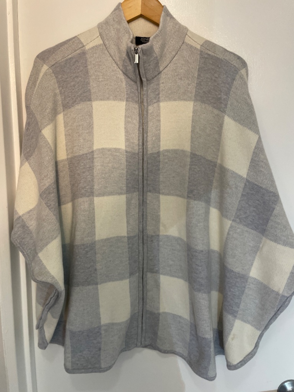 Fall Cape - Picture 4 of 7